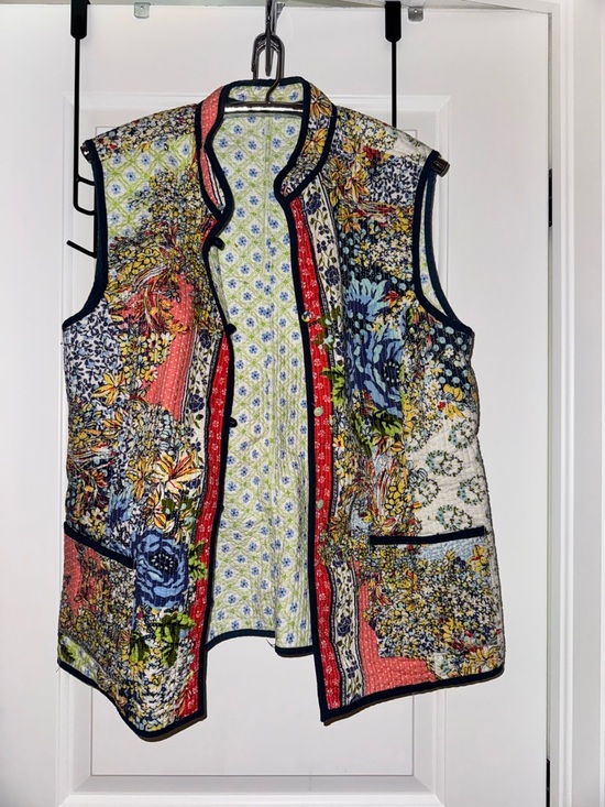 Tobi Jackets & Blazers - Vintage tabi reversible Quilted Floral Patchwork Vest with Navy Trim
